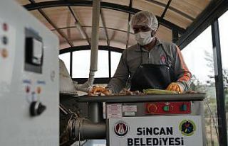 Sincan Belediyesinden sokak hayvanlarına yaş mama...