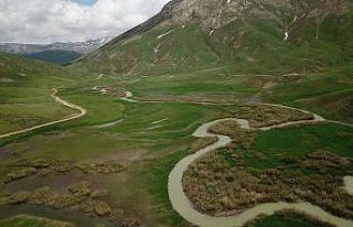 Şırnak’ta eriyen karlar dev menderesler oluşturdu