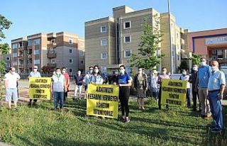 Site sakinleri yönetim için ayaklandı