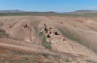 Sivas’ta ilginç kayalar görenleri şaşırtıyor