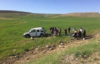 Sivas’ta kamyonet şarampole uçtu: 2’si ağır...