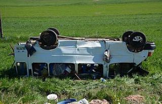 Sivas’ta mevsimlik işçileri taşıyan minibüs...