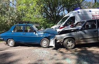 Sivas’ta otomobiller kafa kafaya çarpıştı: 6...