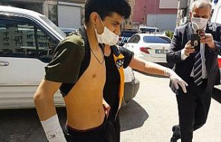 Sokakta yürüyen gençlere silahlı saldırı: 2...