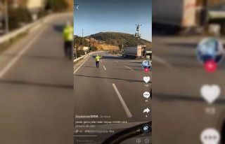 Sosyal medyada canlı yayın yaparken kendisini durduran...