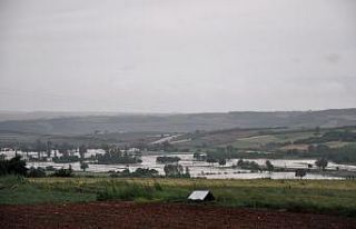 Sular altında kalan tarım alanlarında hasar tespiti...