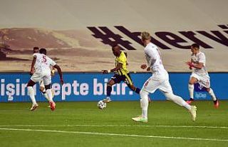 Süper Lig: Fenerbahçe: 0 - Sivasspor: 0 (Maç devam...