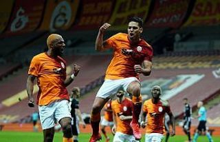Süper Lig: Galatasaray: 2 - Beşiktaş: 1 (İlk yarı)