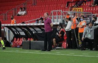 Süper Lig: Göztepe: 0 - Beşiktaş: 1 (Maç devam...