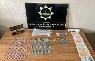 Şüpheli araçtan 464 uyuşturucu hap çıktı: 3...