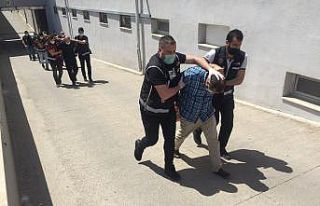 Tabanca merakı öğretmeni silah kaçakçısı yaptı