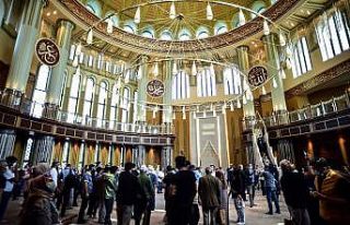 Taksim Camisi’ne yoğun ilgi