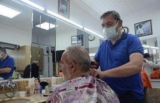 Tam kapanma sonrası berberler yoğunluk