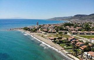 Tam kapanmayı fırsata çevirip plajları temizliyorlar