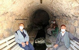 Tarihi caminin altından yüzyıllardır su akıyor