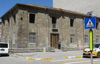 Tarihi Tekel binasının restorasyon çalışması...