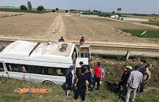 Tarım işçilerini taşıyan minibüs şarampole...