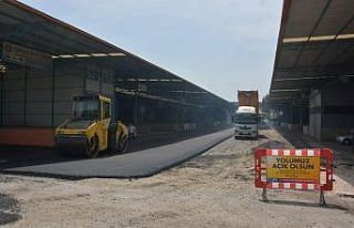 Tarsus Hal Kompleksinde asfalt çalışması