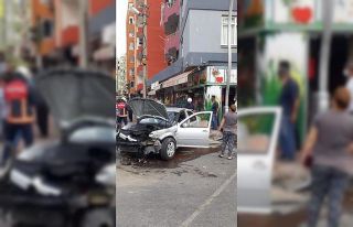 Tarsus’ta iki otomobil çarpıştı: 1 yaralı