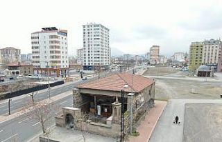 Tasmakıran Camii yıllara ve yeni yapılara meydan...