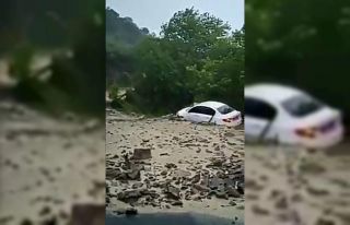 Tekirdağ’da heyelan yolu kapattı