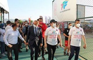 Tenisçiler Cudi Dağı eteklerinde final için ter...