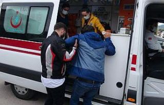 Ticari araçla çarpışan kurye yaralandı