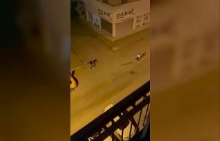 Ticari taksi içinde kadınla tartışıp, taksi şoförüne...