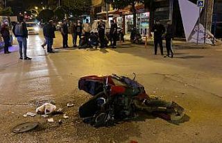 Ticari taksiyle çarpışan motosikletli yaralandı