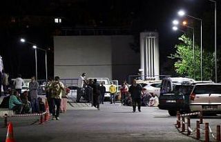 Tinerle oynarken canlarından oluyorlardı