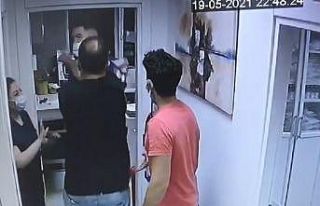 Tıp merkezindeki hemşireye damar yolu yumruğu