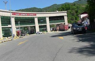Tır sürücülerinin gözdesi Sarp Gümrük Kapısı’nda...
