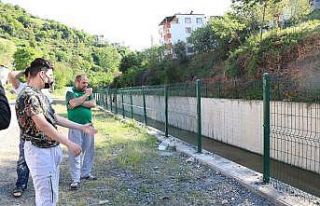 Top oynarken ırmağa düşen çocuk yaralandı