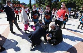 Törende bayılan çocuklara ilk müdahale doktor...