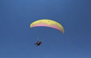 Torosların zirvesinde yamaç paraşütü yarışması