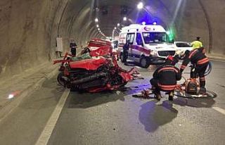 Tünel içinde aşırı hız kazayla sonuçlandı:...