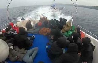 Türk karasularına geri itilen 29 düzensiz göçmen...