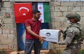 Türk ordusundan İdlib’deki ihtiyaç sahibi ailelere...
