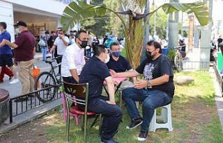 Tütüncü, kapalı yol esnafıyla bir araya geldi