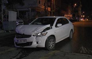 Ümraniye’de otomobil ile hafif ticari araç çarpıştı:...