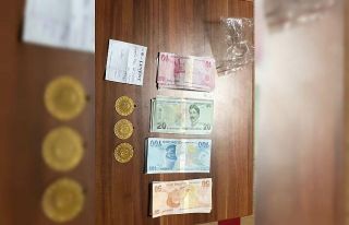 Unutulan çantadaki altın ve paraları çalan işyeri...