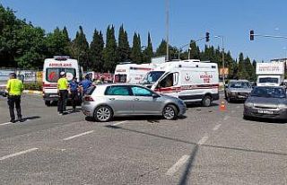 Vakaya giden ambulans otomobille çarpıştı: 1 yaralı