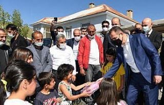 Vali Akbıyık’tan köy ziyareti