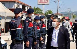 Vali Atay, vatandaşların bayramını kutladı