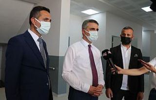 Vali Baruş, yapımı süren okul inşaatlarında...