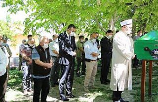 Vali Çelik, Münevver Özkalay’ın cenaze namazına...