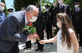 Vali Coşkun’dan şehitlik ziyareti
