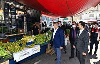 Vali ilçe pazarlarını denetledi