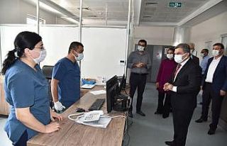 Vali Işık, sağlık çalışanlarının bayramını...