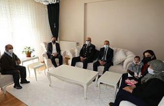 Vali Öksüz şehit ailelerine bayramda yalnız bırakmadı